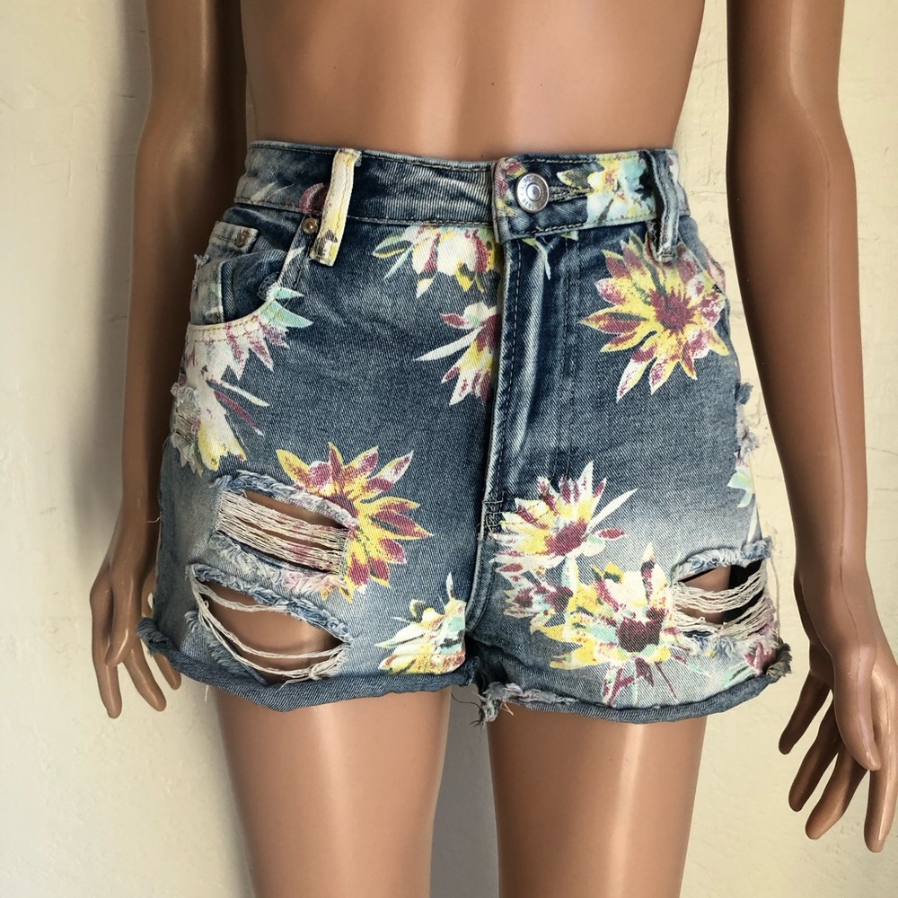 Almost Famous Floral Denim Jeans Short Shorts Women’s Size 9 Distressed Ripped